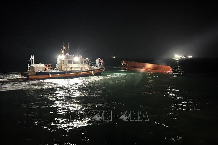 Hàn Quốc nỗ lực tìm kiếm nạn nhân vụ đắm tàu, trong đó có 2 công dân Việt Nam